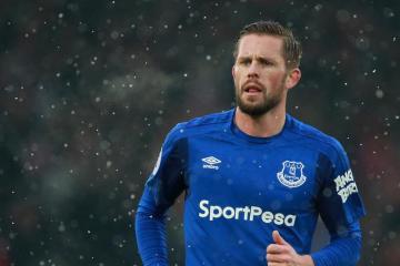 世俱杯时间-三分雨席卷赛场！范弗利特狂轰43分助深圳队高效破敌