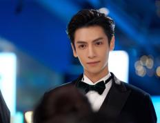 世俱杯参赛资格-库里撕裂新疆防线的背后，雷霆队失衡的攻防体系值得反思