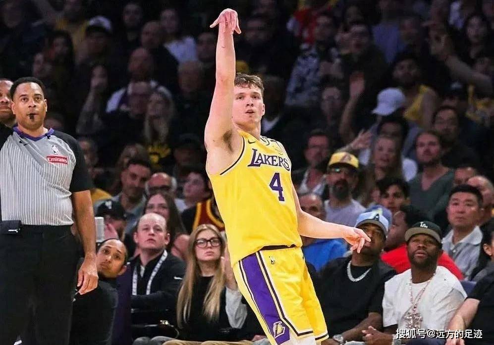 世俱杯改制-湖人击败老鹰，实现八连胜