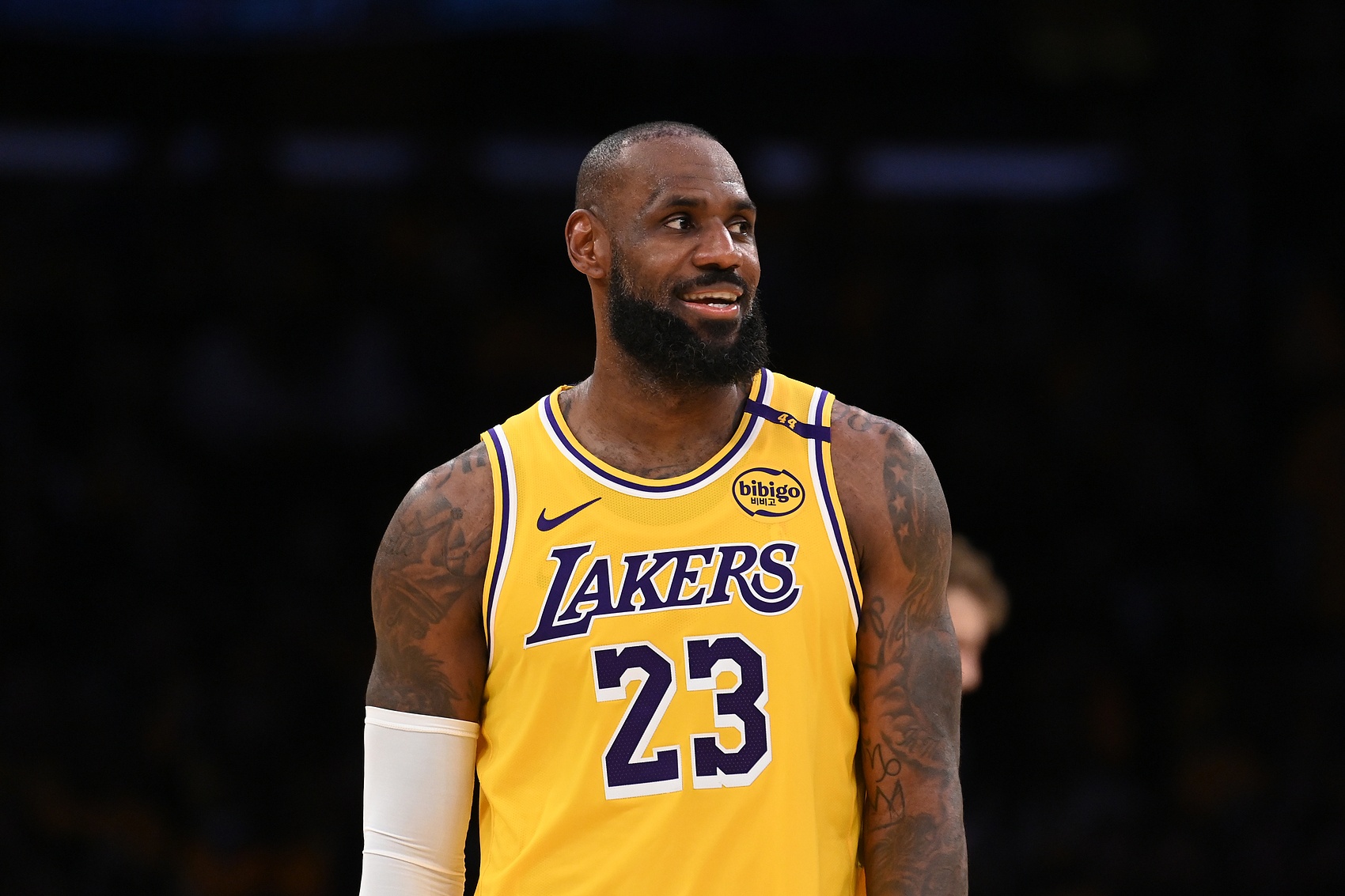 世俱杯奖金-辽宁队轻取浙江队，詹姆斯刷新纪录